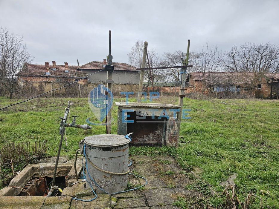 Тухлена къща с гараж и голям двор в село Недан, община Павликени