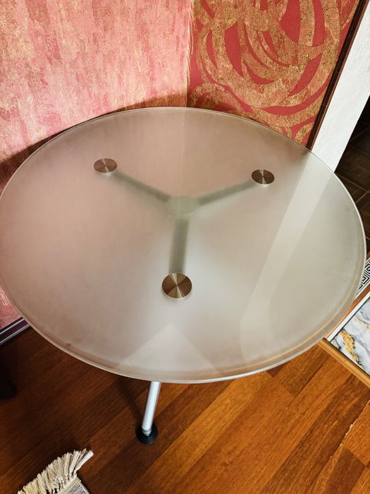 Стол стеклянный