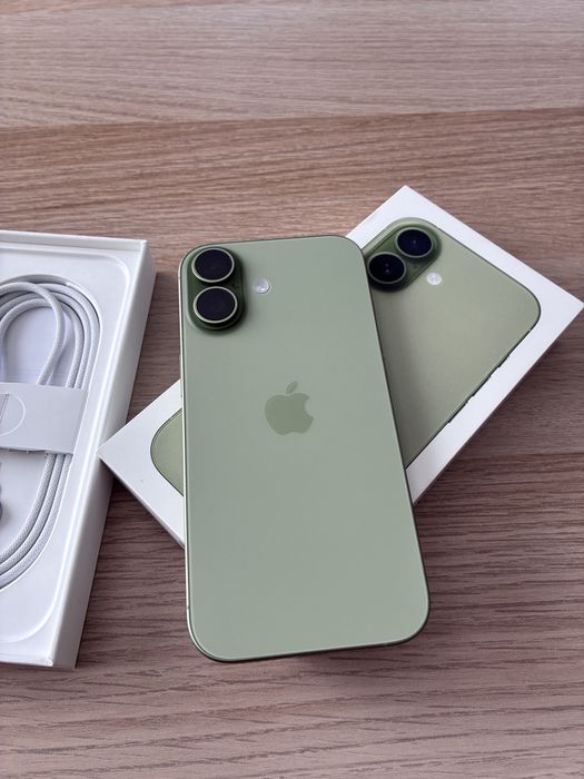 Продавам IPHONE 17 256GB