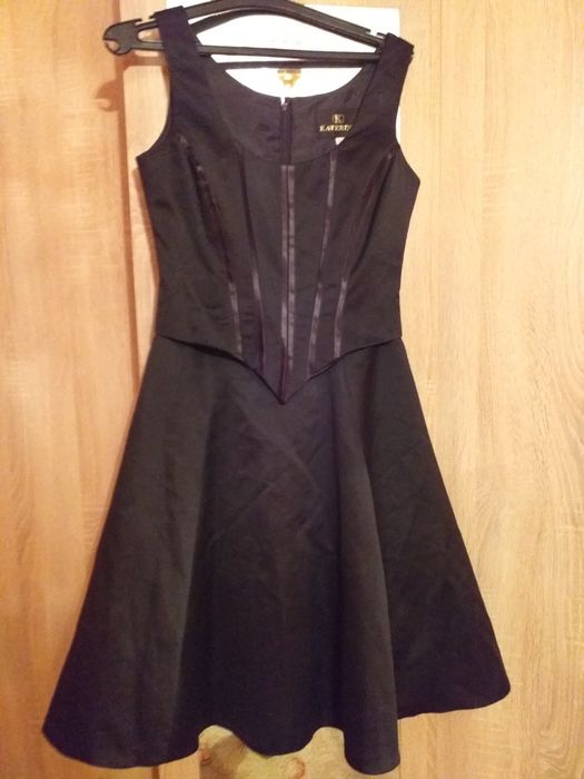 Продавам нови рокли, размери С-М