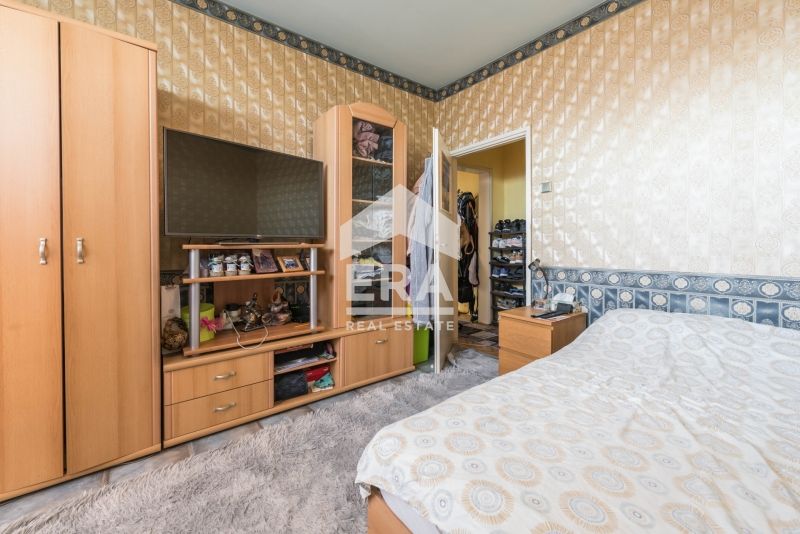 Двустаен, ексклузивен, южен апартамент за продажба, в кв. Младост, Вар