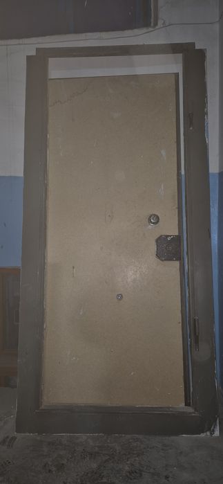 Продам железную дверь