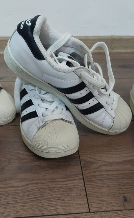 Adidasi superstar