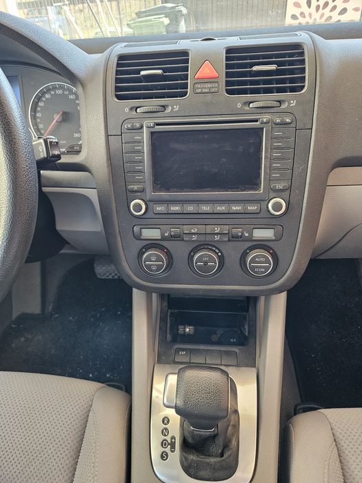 Vand Golf 5 (RADIAT) pentru dezmembrari