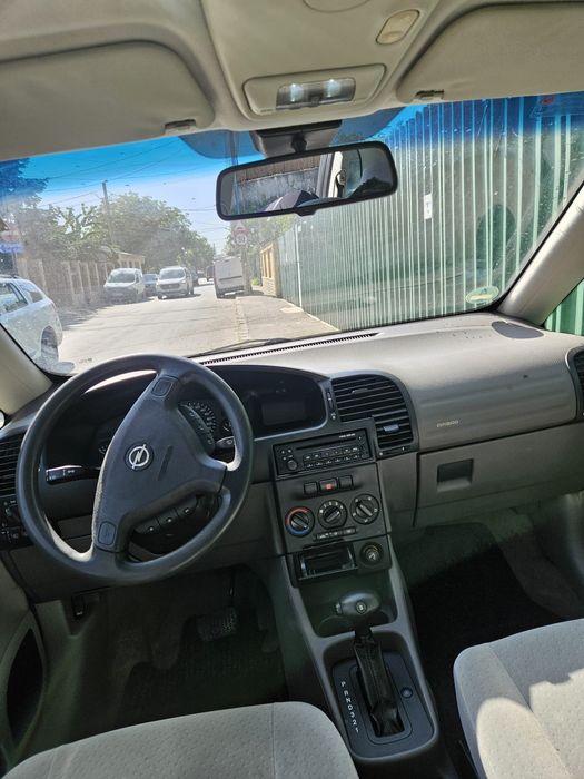 Vând Opel Zafira