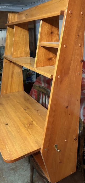 Подвесной стол (парта) с полочками