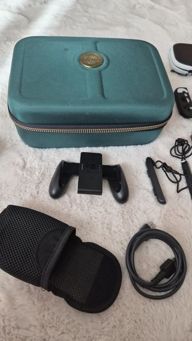 Конзола Nintendo Switch – OLED, Черно-бял с консумативи и Гаранция!