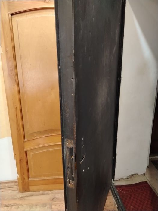 Металлическая  дверь с деревянной облицовкой