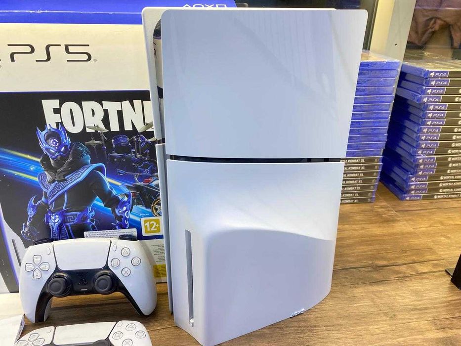PS5 Slim на Гарантии 2 Геймпада 1Tb SSD Около 50 Игр