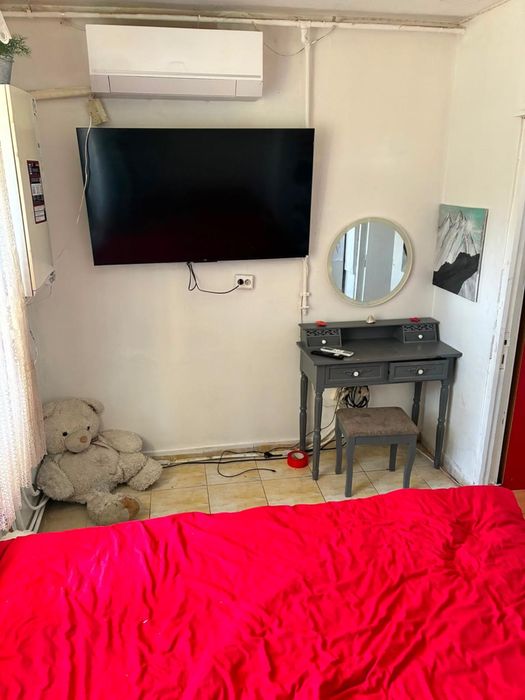 P.F. Inchiriez apartament