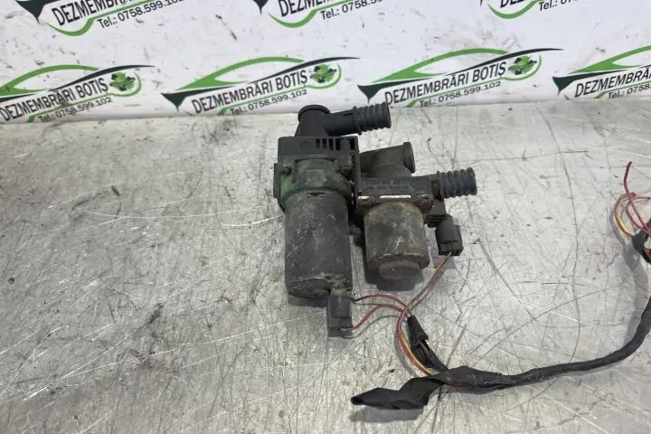 Pompa apa 64118369807 / 64.11-8 369 807 BMW Seria 3 2001