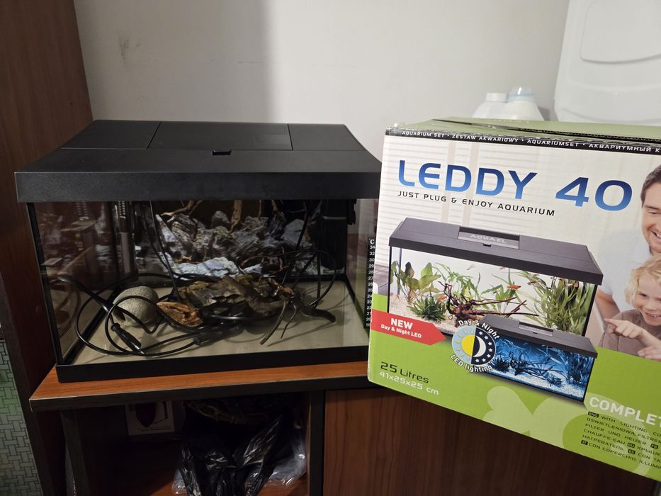 Аквариум Aquael leddy 40 и нагревател за аквариум