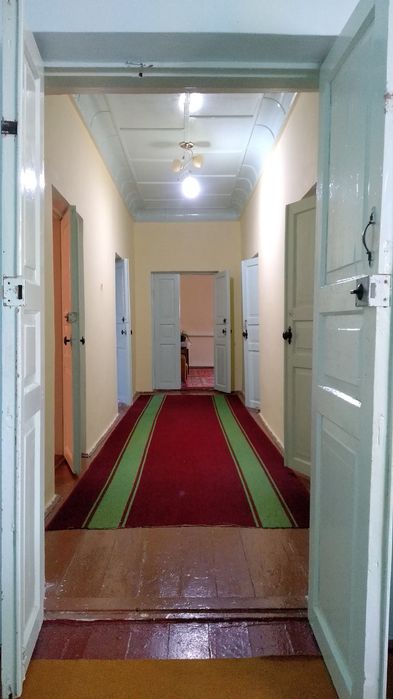 Катта ховлили уй сотилади!