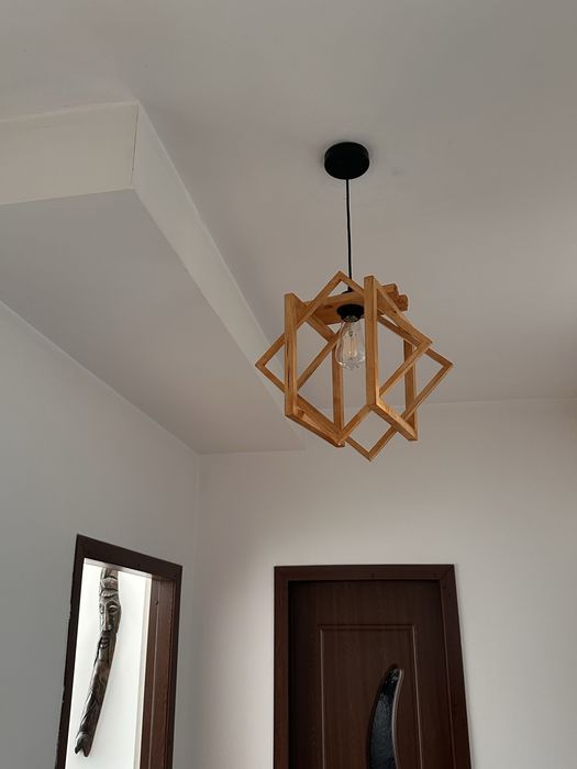 lustra din lemn lucrata manual