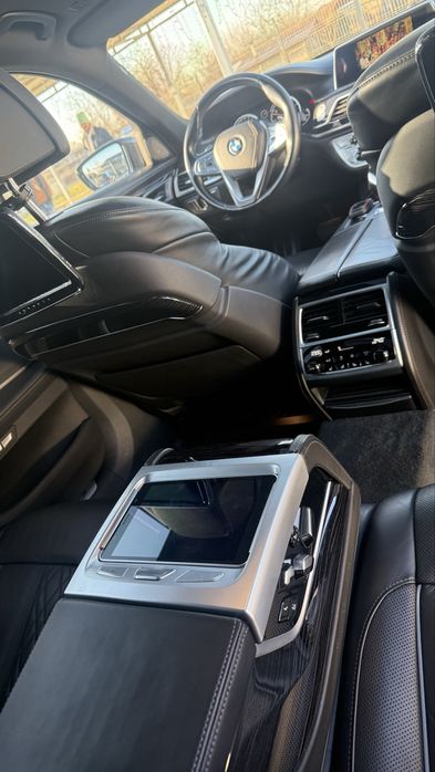 Vand bmw seria 7 model long