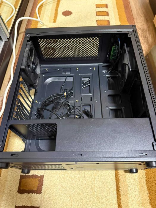 Carcasa AeroCool cu 2 ventilatoare