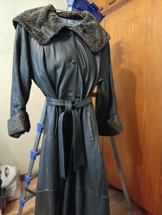 Пальто  из мягкой кожи