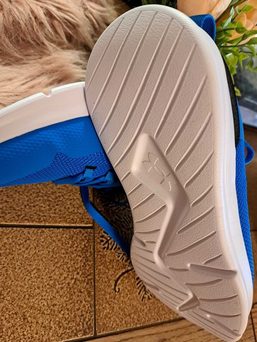 Pantofi sport barbatesc Under Armour 42.5 stare ca nou!