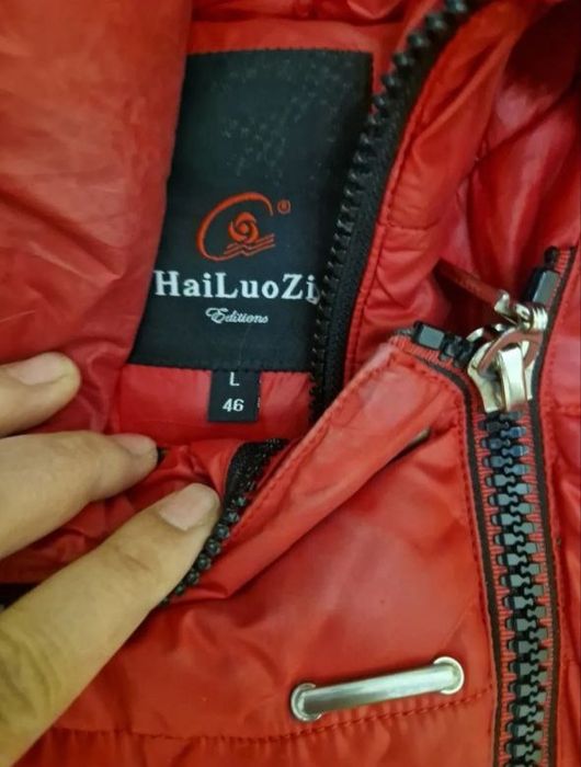 Продаётся куртки и обувь