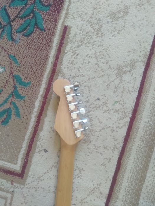 Продам электрогитару Fender стратокастер
