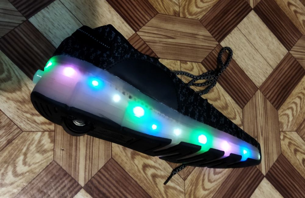 Срочно продам кроссовки