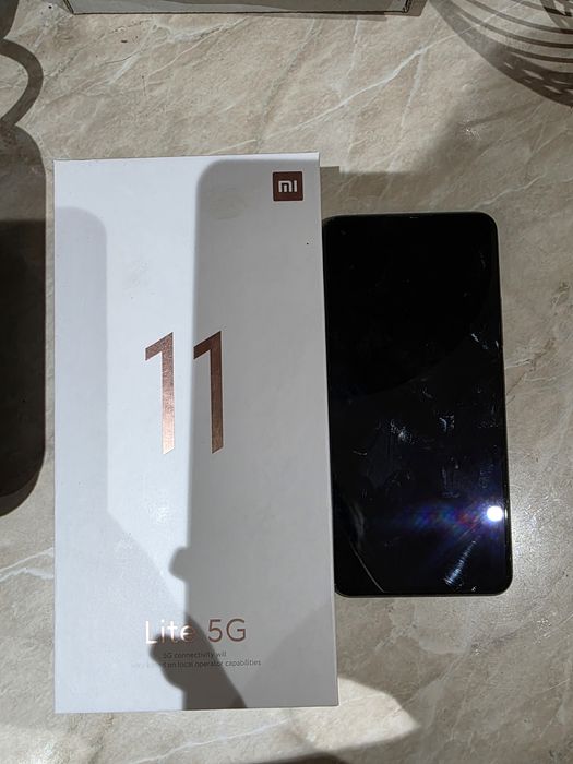 Продавам Xiaomi 11 Lite