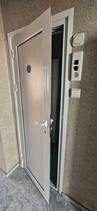 Дава се под наем Двустаен апартамент в Бургас, Център - 60 кв.м за 398.82 € - Снимка #2