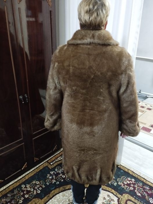 Продаю  шубу из искусственного меха.