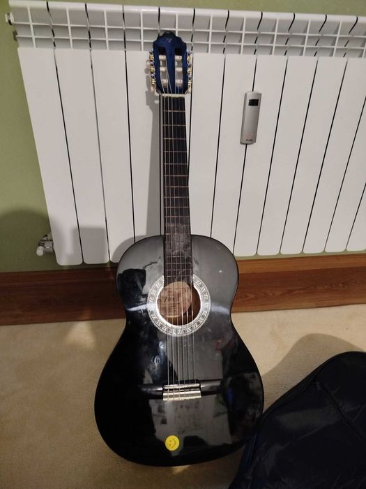 класическа китара за дете около 7 години