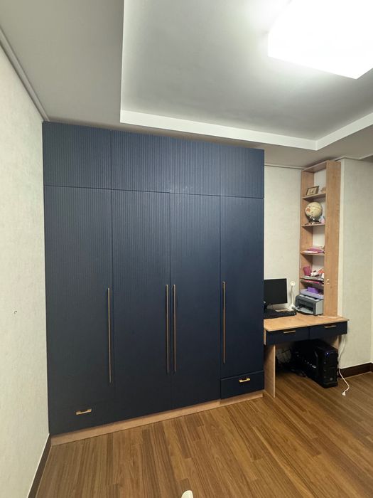 Шкаф, рабочий стол, полки