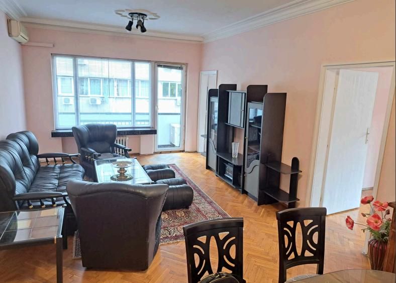 Дава се под наем Тристаен апартамент в София, Център - 100 кв.м за 650 € - Снимка #2