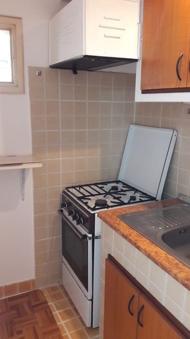 Închiriez apartament la casa
