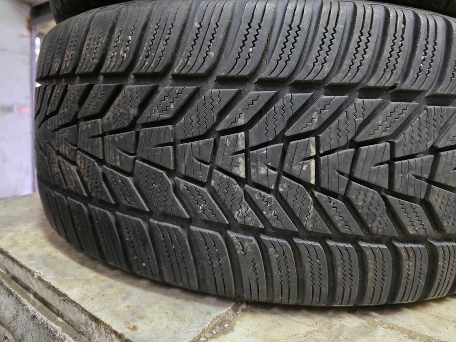 4бр Зимни гуми 235 45 18 - Hankook