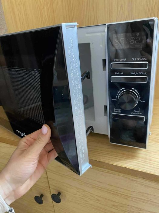 Cuptor cu microunde MYRIA