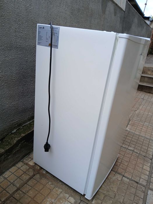 Малък Хладилник Arielli