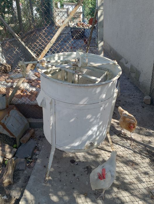 Центрофуга за мед