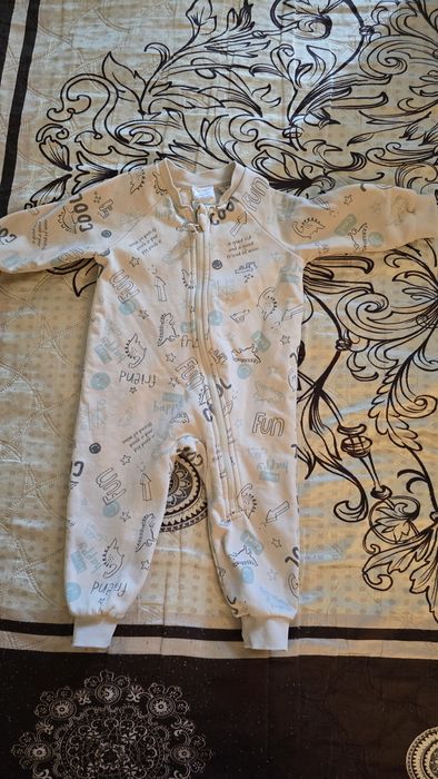 Продам детские вещи.