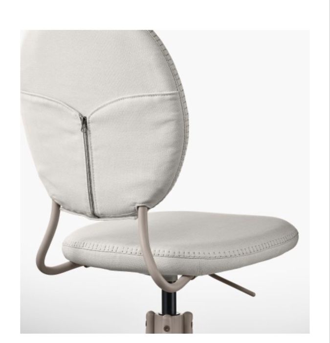 Продавам чисто нов въртящ се стол