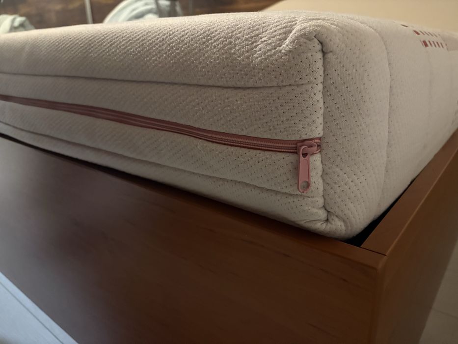 ПОДАРЯВАМ латексов матрак  144 / 200 см.