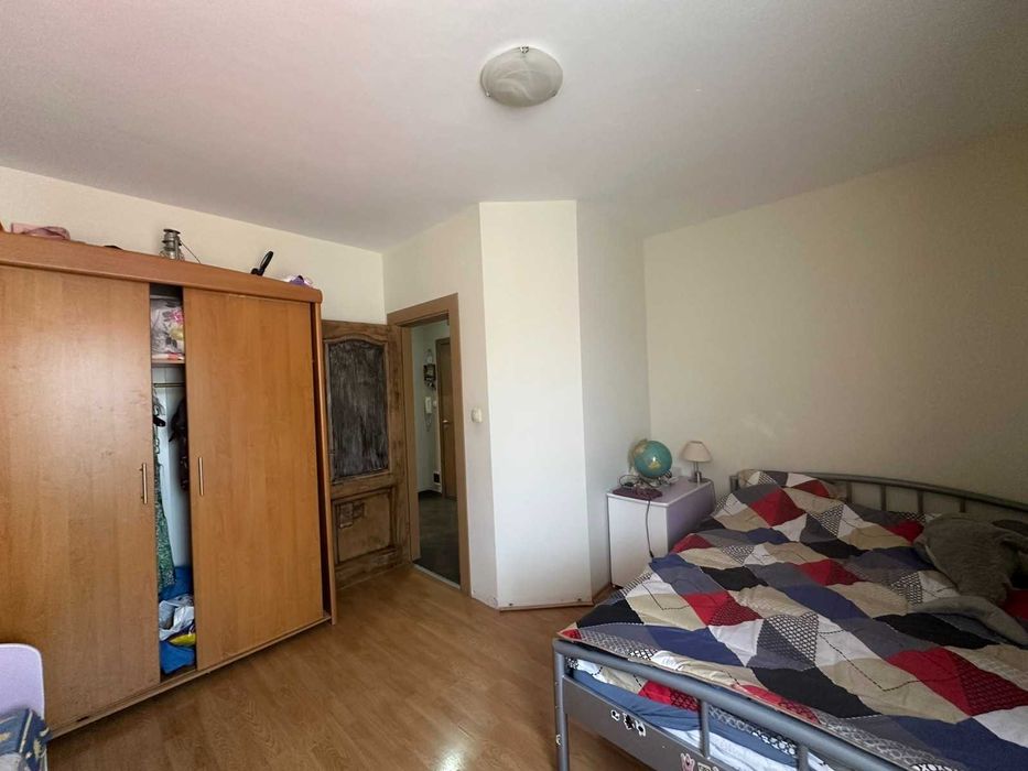 Апрартамент с три спални, 2 санитарни възела  и гараж