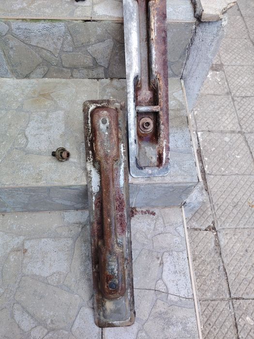 Стойки за седалки