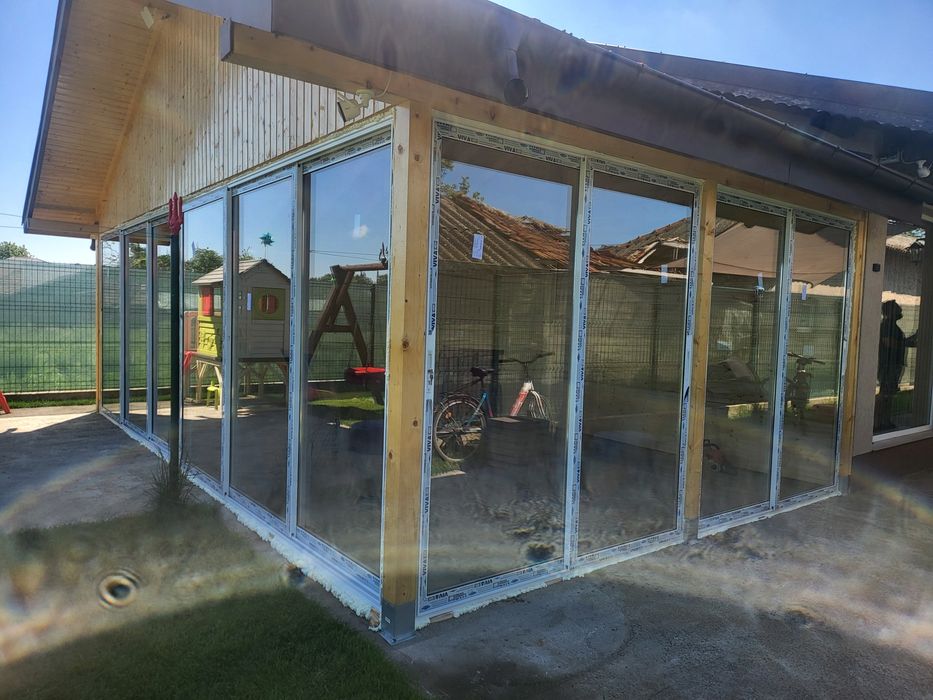 Închideri terase foișoare balcoane cu uși glisante din aluminiu