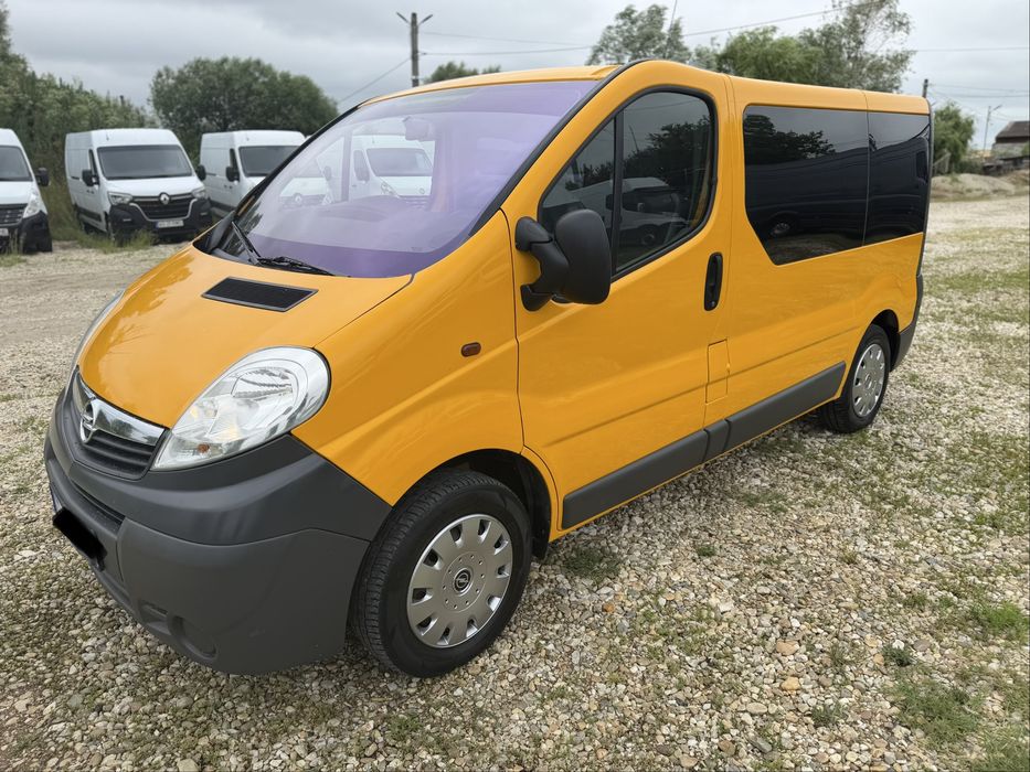 Opel Vivaro 2016 - 2.0Diesel -9 locuri