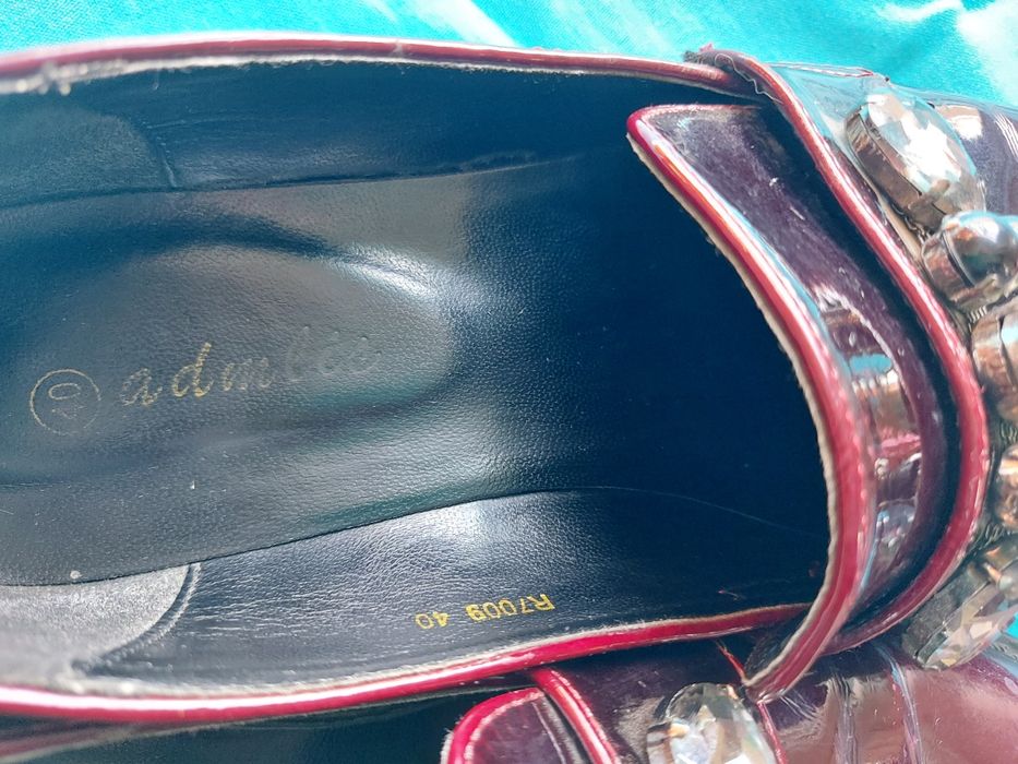 Продам лакированную обувь