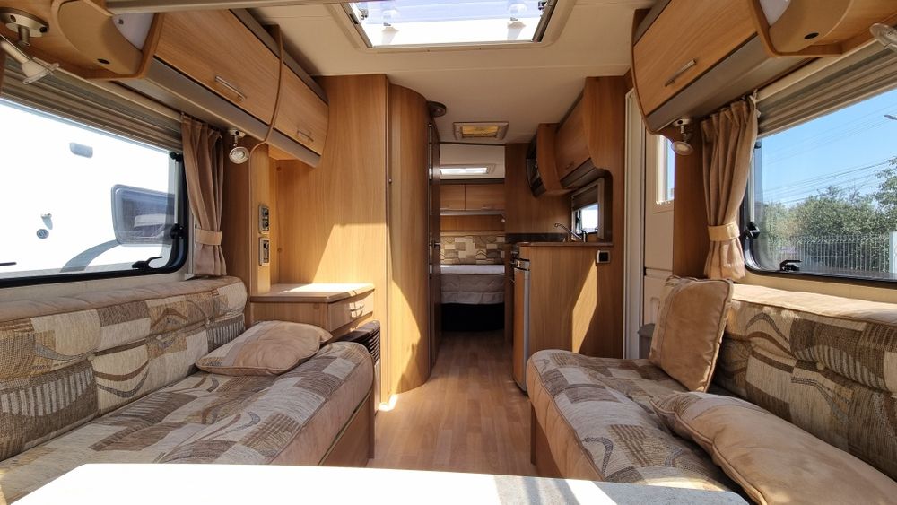 Rulota Swift Challenger, pat insula, 2 zone, dus separat, Panou solar