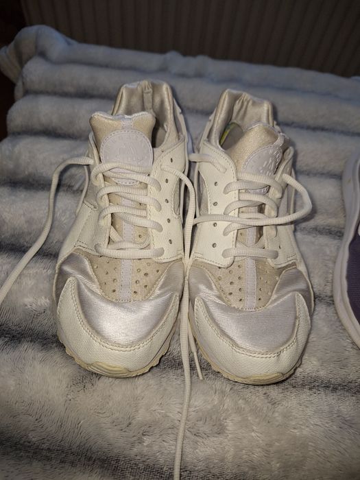 Маратонки Adidas и New Balance