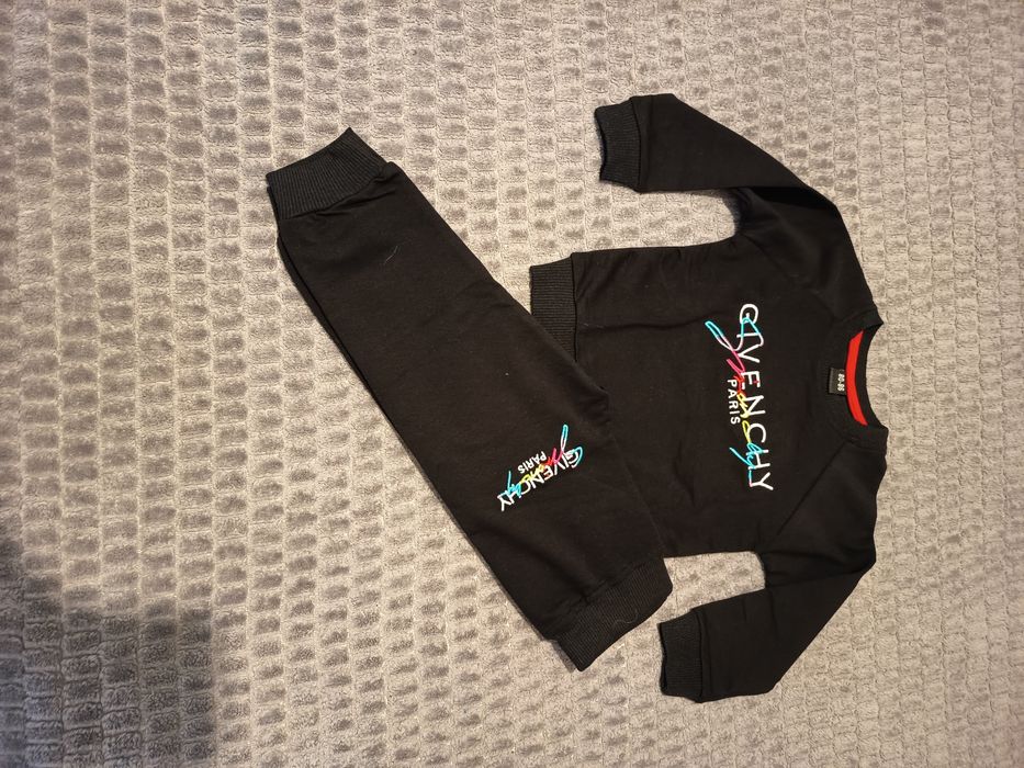 Compleu pentru bebelusi