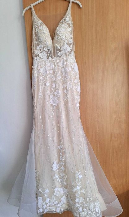 Rochie de mireasa superba