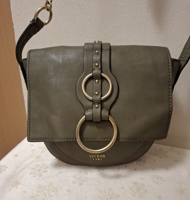 Дамска оригинална чантичка за през рамо. Guess Dixie Crossbody Flap