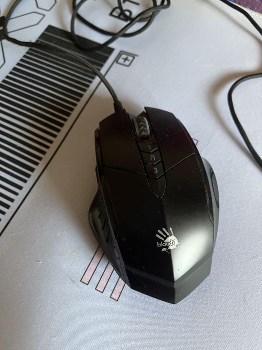 Продам мышку blody и большой коврик для мышки